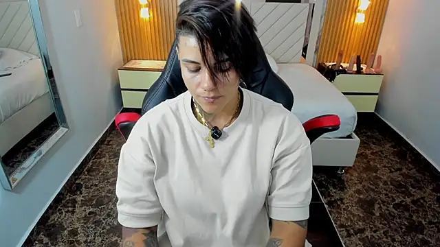 KAROLLJONES1 online show from July 29, 7:12 pm