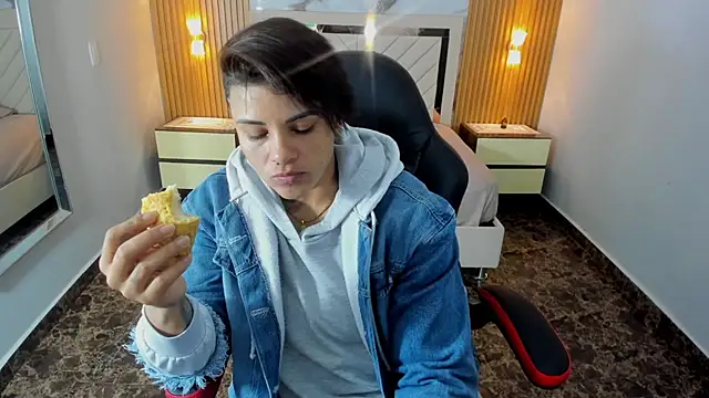 KAROLLJONES1 online show from August 1, 12:26 pm