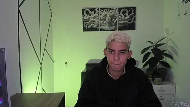 Room 69x online show from December 18, 2:39 am