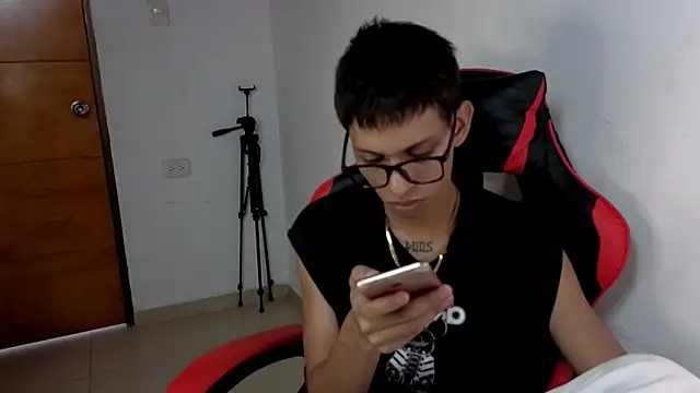 Snapshot of sung_yol chatting on April 6, 4:52 pm sung yol online show from April 6, 4:52 pm