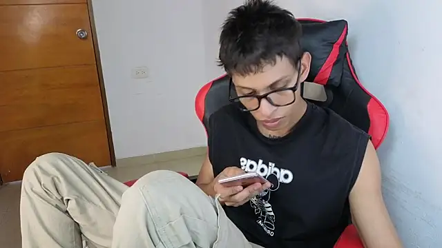 Snapshot of sung_yol chatting on April 8, 6:52 pm sung yol online show from April 8, 6:52 pm