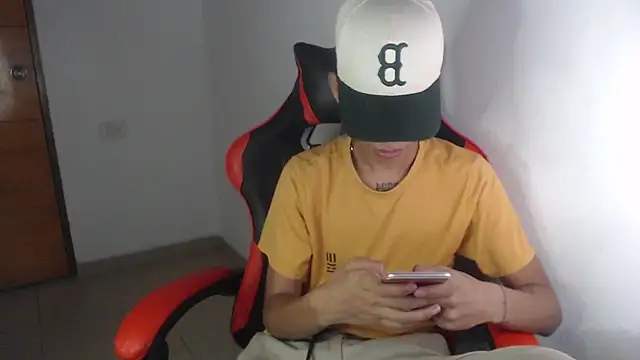 Snapshot of sung_yol chatting on April 11, 2:05 am sung yol online show from April 11, 2:05 am