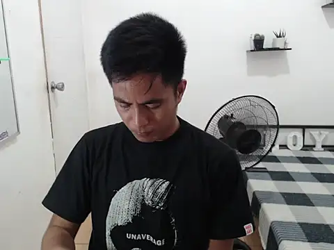 Snapshot of Lloyd_wintours chatting on October 27, 7:18 pm Lloyd wintours online show from October 27, 7:18 pm