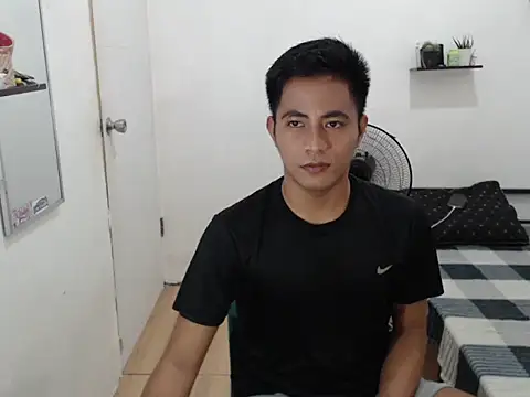 Snapshot of Lloyd_wintours chatting on October 28, 4:53 pm Lloyd wintours online show from October 28, 4:53 pm