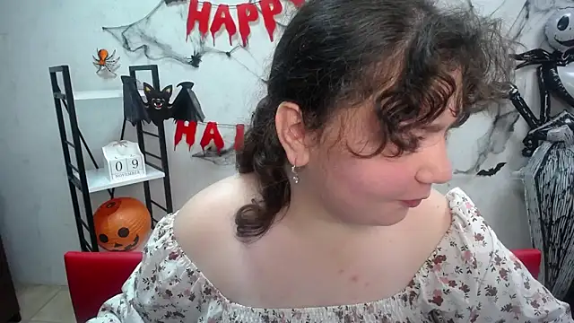 Snapshot of NeonilaLisova chatting on November 10, 12:15 pm NeonilaLisova online show from November 10, 12:15 pm