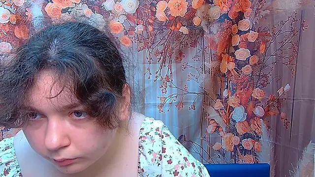 Snapshot of NeonilaLisova chatting on November 22, 6:12 am NeonilaLisova online show from November 22, 6:12 am