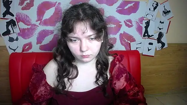 Snapshot of NeonilaLisova chatting on December 15, 12:09 pm NeonilaLisova online show from December 15, 12:09 pm