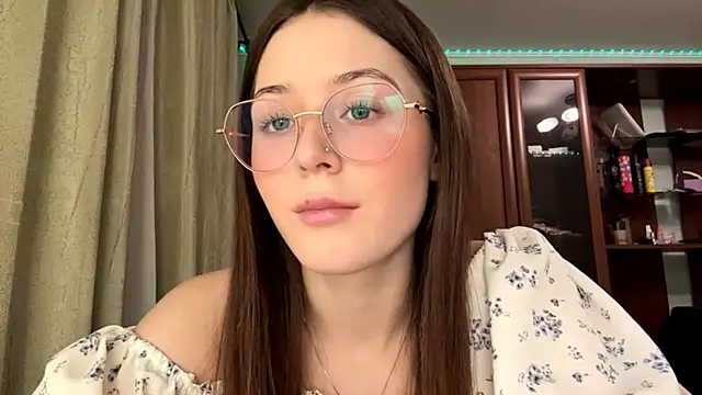 Snapshot of Adel_strongwoman chatting on December 16, 3:17 pm Adel strongwoman online show from December 16, 3:17 pm