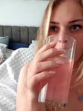 Snapshot of Bridgette03 chatting on February 17, 2:41 am Bridgette03 online show from February 17, 2:41 am