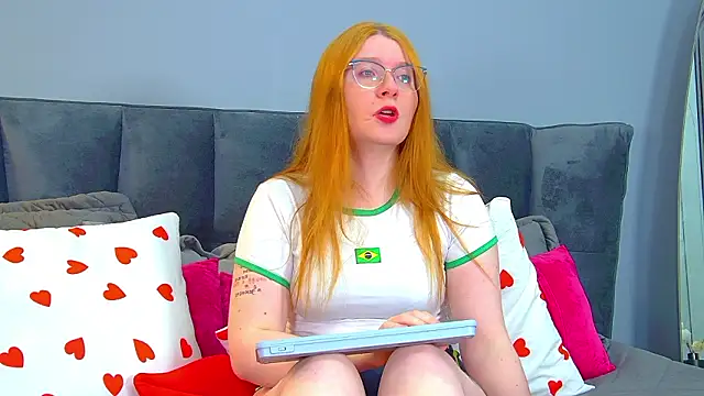 Snapshot of AliceAllisons chatting on March 13, 6:25 pm AliceAllisons online show from March 13, 6:25 pm