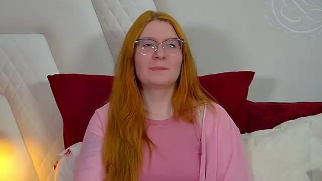 Snapshot of AliceAllisons chatting on March 16, 5:44 am AliceAllisons online show from March 16, 5:44 am