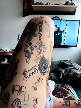 Snapshot of SmallButCrazy chatting on October 22, 9:42 am SmallButCrazy online show from October 22, 9:42 am