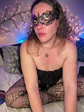 Snapshot of Nadja_Noir chatting on May 17, 11:12 pm Nadja Noir online show from May 17, 11:12 pm