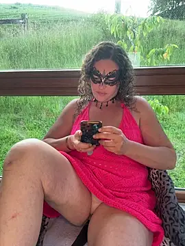 Snapshot of Nadja_Noir chatting on June 5, 6:24 pm Nadja Noir online show from June 5, 6:24 pm