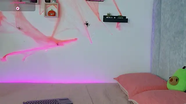 manumontoya  online show from October 31, 5:47 pm