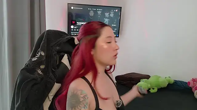 lunnaa  online show from September 26, 7:40 pm