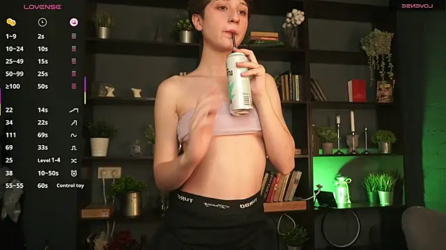 lizzydiz online show from September 21, 1:02 pm