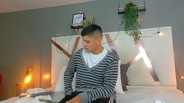 LaynorRoss  online show from September 13, 7:35 pm