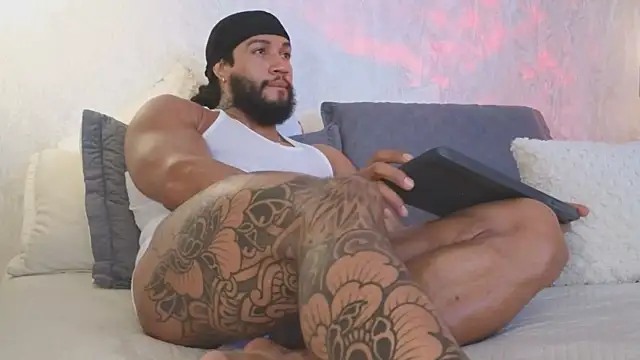 Snapshot of Osher_Cox chatting on December 20, 1:56 am Osher Cox online show from December 20, 1:56 am