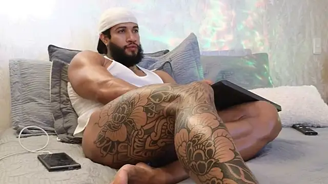 Snapshot of Osher_Cox chatting on January 10, 4:36 am Osher Cox online show from January 10, 4:36 am