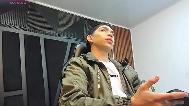 Snapshot of Eryonbradley chatting on October 1, 11:16 am Eryonbradley online show from October 1, 11:16 am