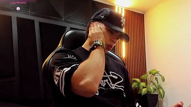 Snapshot of Eryonbradley chatting on October 2, 11:28 am Eryonbradley online show from October 2, 11:28 am