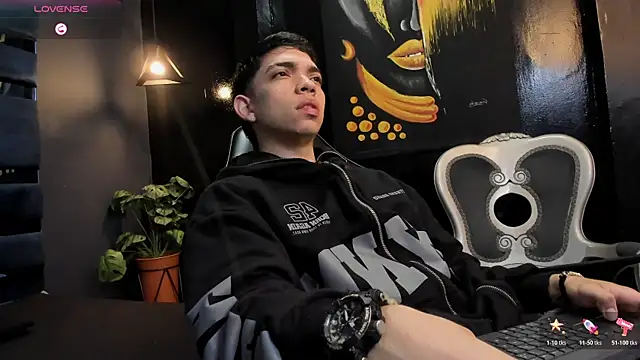 Snapshot of Eryonbradley chatting on October 27, 11:25 am Eryonbradley online show from October 27, 11:25 am