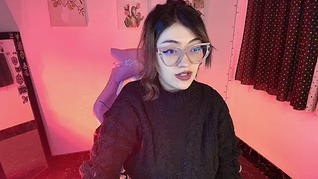 isaferrer06 online show from December 4, 4:11 am