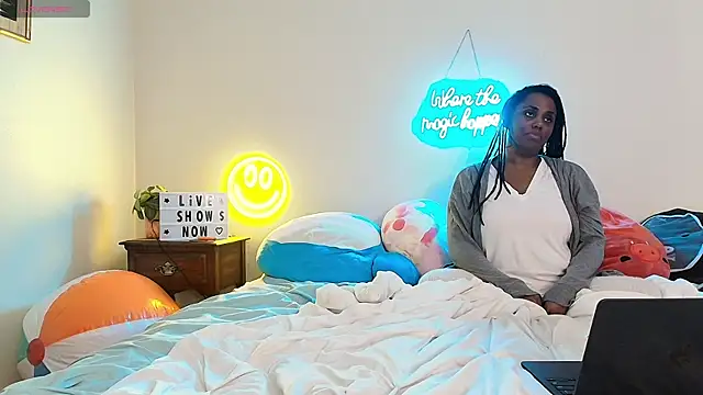 GigiMcFee online show from September 18, 4:03 am