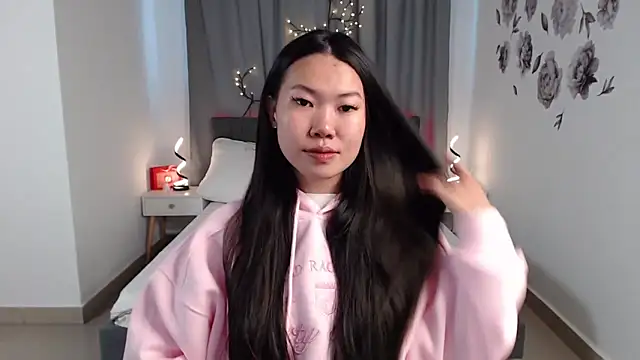 Snapshot of LunaPurrr chatting on September 8, 11:04 pm LunaPurrr online show from September 8, 11:04 pm