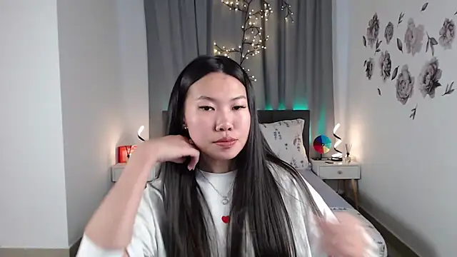 Snapshot of LunaPurrr chatting on September 17, 6:37 am LunaPurrr online show from September 17, 6:37 am