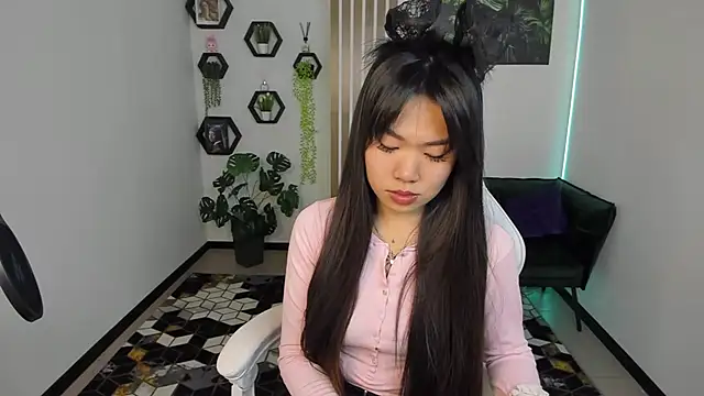 Snapshot of LunaPurrr chatting on October 13, 11:16 pm LunaPurrr online show from October 13, 11:16 pm