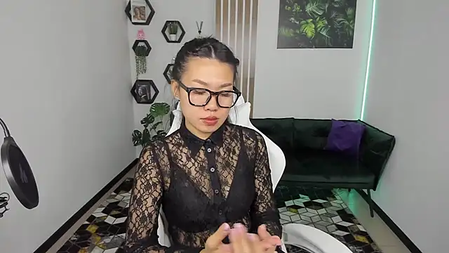 Snapshot of LunaPurrr chatting on October 16, 3:40 am LunaPurrr online show from October 16, 3:40 am