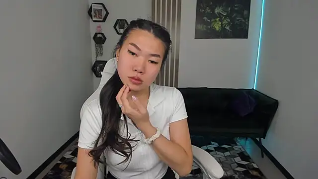 Snapshot of LunaPurrr chatting on October 18, 2:36 am LunaPurrr online show from October 18, 2:36 am