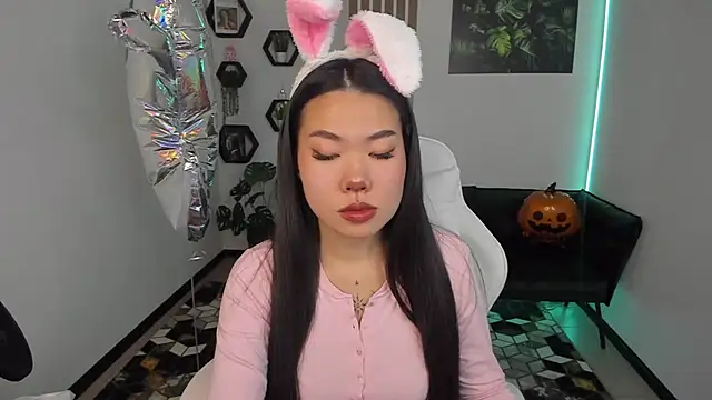 Snapshot of LunaPurrr chatting on October 28, 11:40 pm LunaPurrr online show from October 28, 11:40 pm