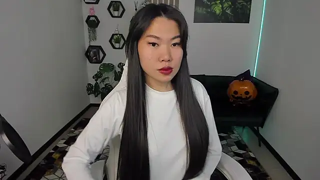 Snapshot of LunaPurrr chatting on October 31, 2:23 am LunaPurrr online show from October 31, 2:23 am