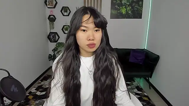 Snapshot of LunaPurrr chatting on November 11, 1:05 am LunaPurrr online show from November 11, 1:05 am