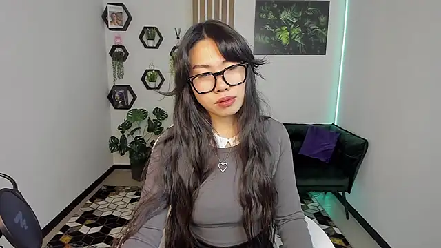 Snapshot of LunaPurrr chatting on November 13, 1:04 am LunaPurrr online show from November 13, 1:04 am