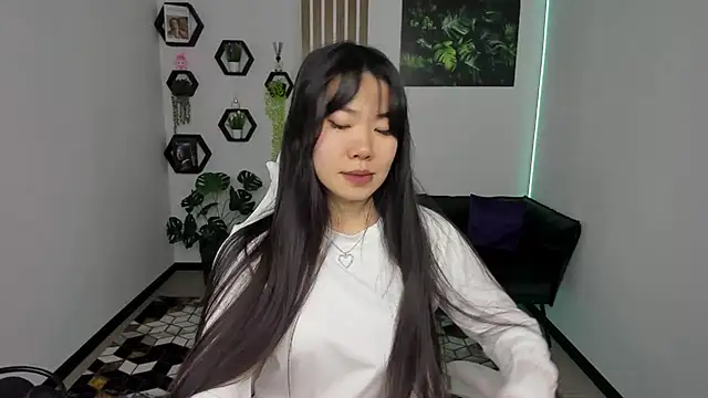 Snapshot of LunaPurrr chatting on November 15, 1:14 am LunaPurrr online show from November 15, 1:14 am