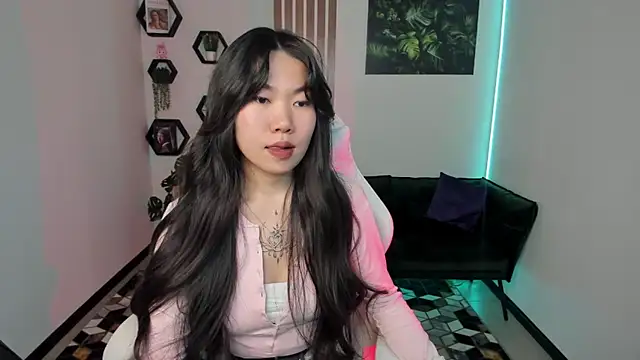 Snapshot of LunaPurrr chatting on November 17, 1:11 am LunaPurrr online show from November 17, 1:11 am