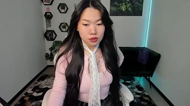 Snapshot of LunaPurrr chatting on November 18, 1:11 am LunaPurrr online show from November 18, 1:11 am