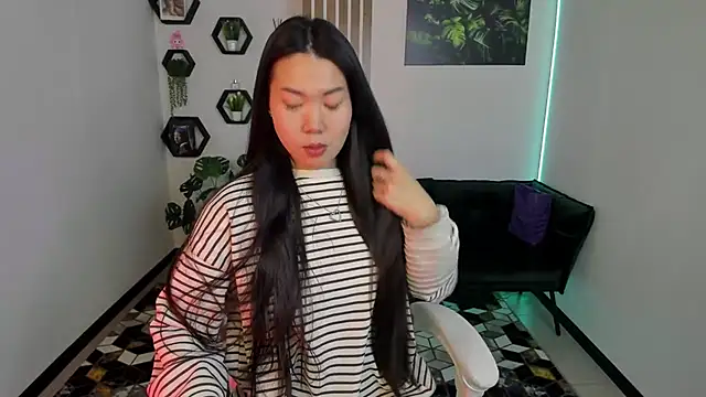 Snapshot of LunaPurrr chatting on November 20, 1:06 am LunaPurrr online show from November 20, 1:06 am