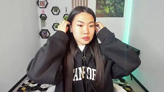 Snapshot of LunaPurrr chatting on November 26, 1:17 am LunaPurrr online show from November 26, 1:17 am