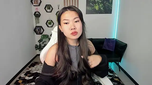 Snapshot of LunaPurrr chatting on November 28, 11:18 pm LunaPurrr online show from November 28, 11:18 pm