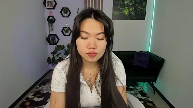 Snapshot of LunaPurrr chatting on December 3, 1:13 am LunaPurrr online show from December 3, 1:13 am