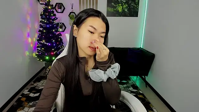 Snapshot of LunaPurrr chatting on December 15, 12:15 am LunaPurrr online show from December 15, 12:15 am