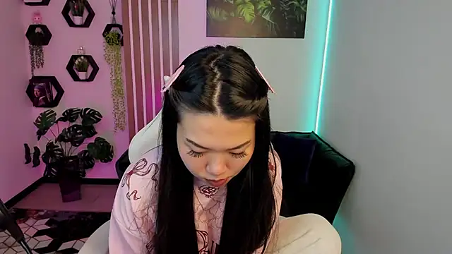 LunaPurrr online show from February 6, 12:15 am