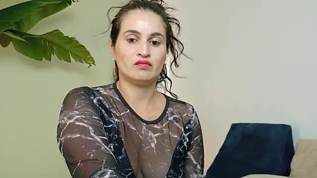 Snapshot of lizdevine chatting on December 1, 7:08 pm lizdevine online show from December 1, 7:08 pm