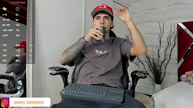 JamesDeker online show from September 17, 7:59 pm