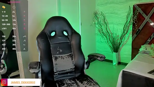 JamesDeker online show from October 6, 8:06 pm